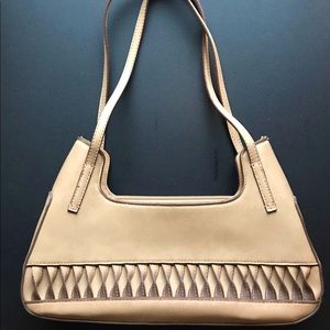 Unique chateau handbag 🌼